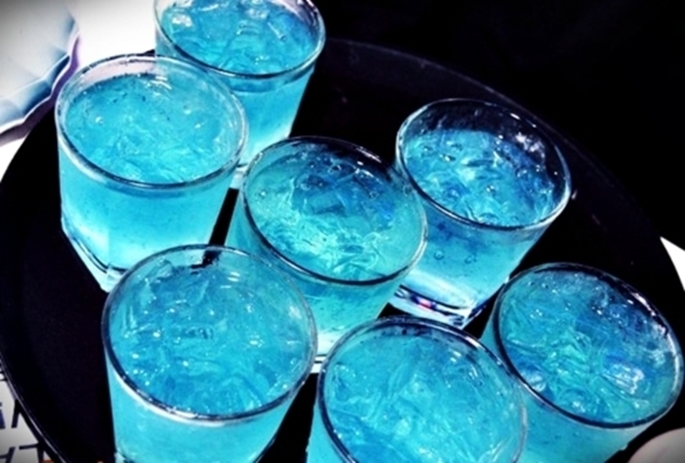 Colorful alcoholic drinks (32 Photos) 7