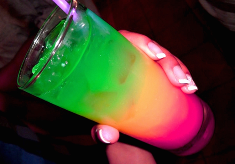 Colorful alcoholic drinks (32 Photos) 15