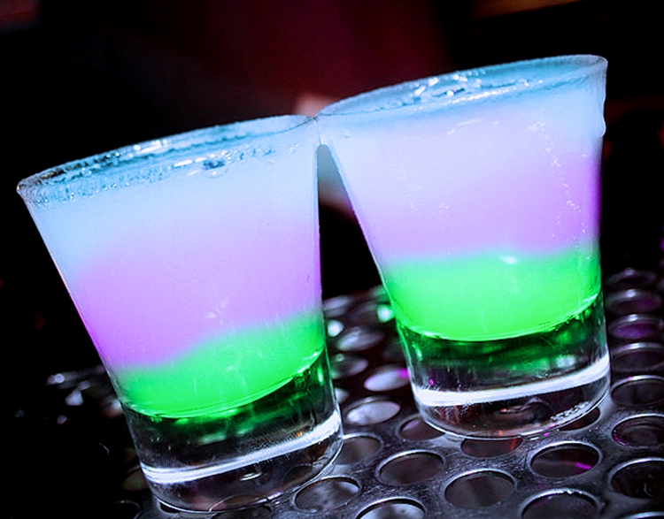 Colorful alcoholic drinks (32 Photos) 30