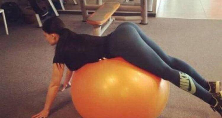 Sexy Photos of Hot Girls in Yoga Pants