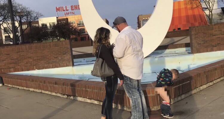 Cute Kid Pees During Proposal Yup This Proposal Goes Viral 1
