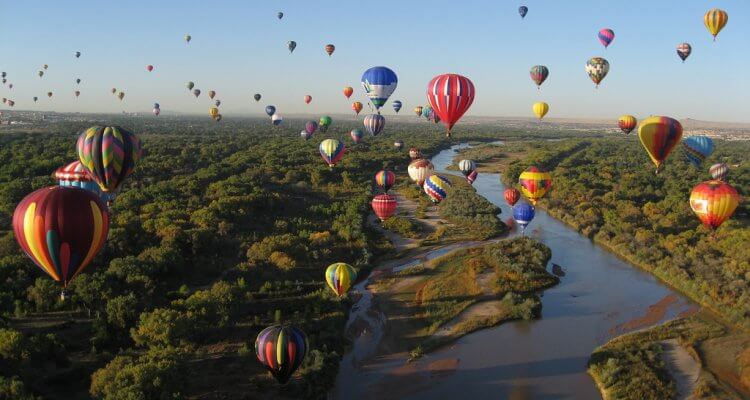 Hot Air Balloon Crashes into power lines and lake 2
