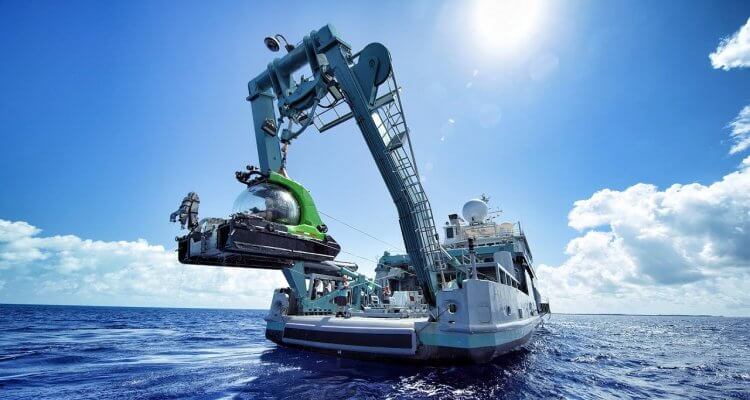 Taking a SUBMARINE 500 meters below the ocean surface! 1